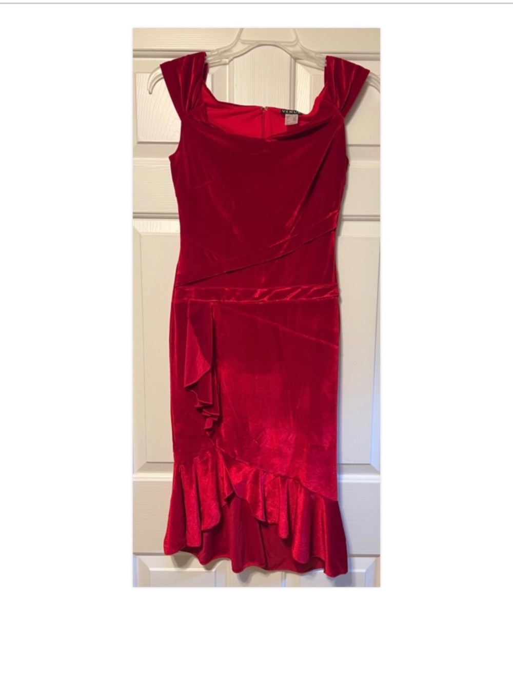 Venus Women’s Ruffled Hem Off the Shoulder Velvet Dress size XS